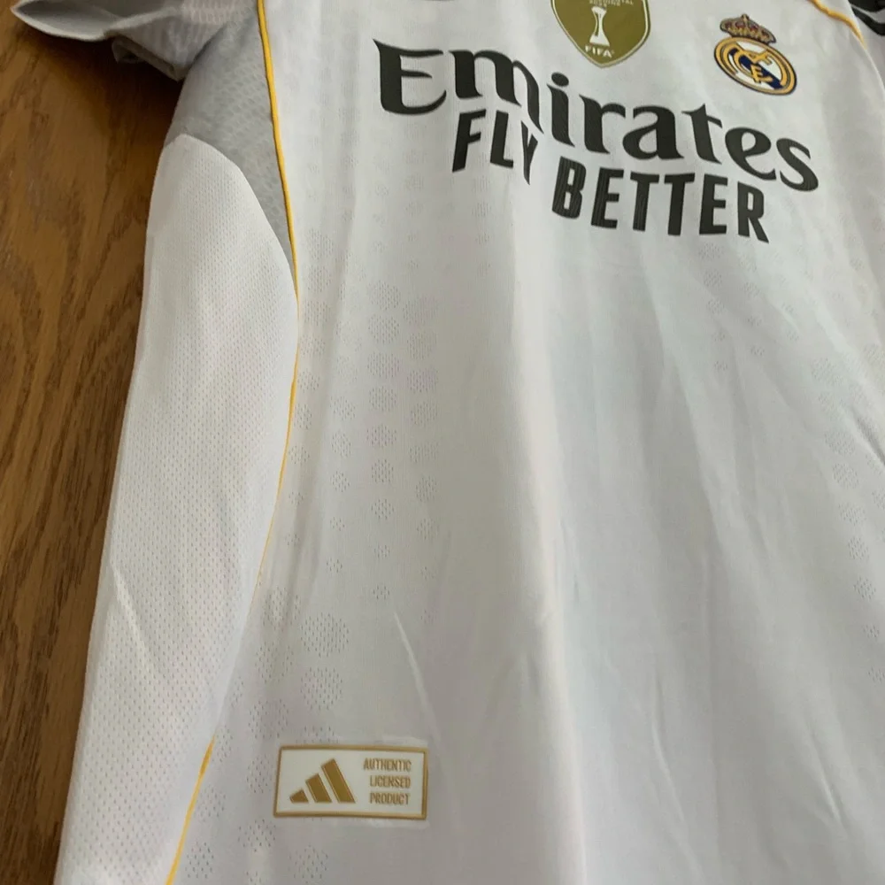 Real Madrid 2025/2026 Jerseys - Picture 3 of 15